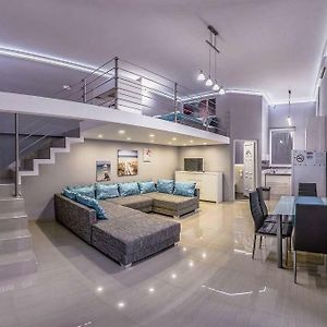 Oktogon Downtown Studio